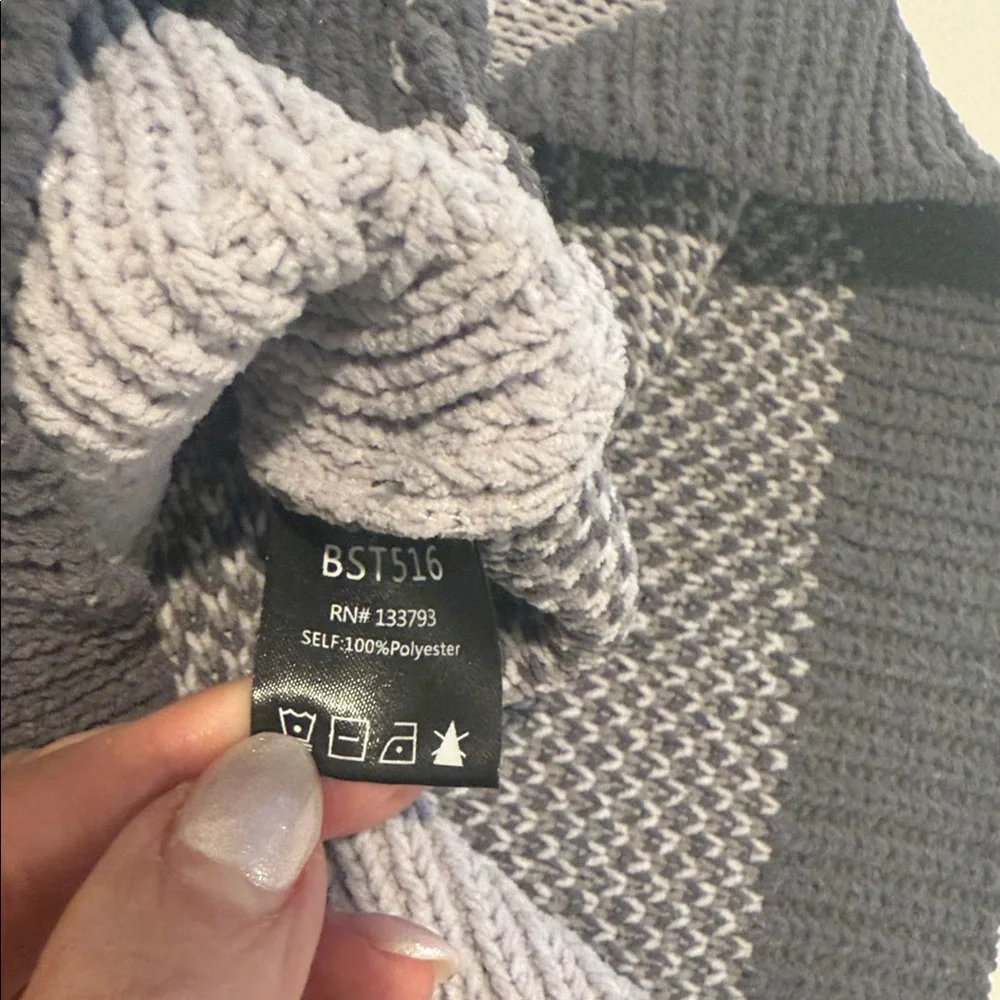 POL Charcoal & Light Gray Oversized Relaxed Boxy VNeck Sweater Medium - Picture 11 of 16